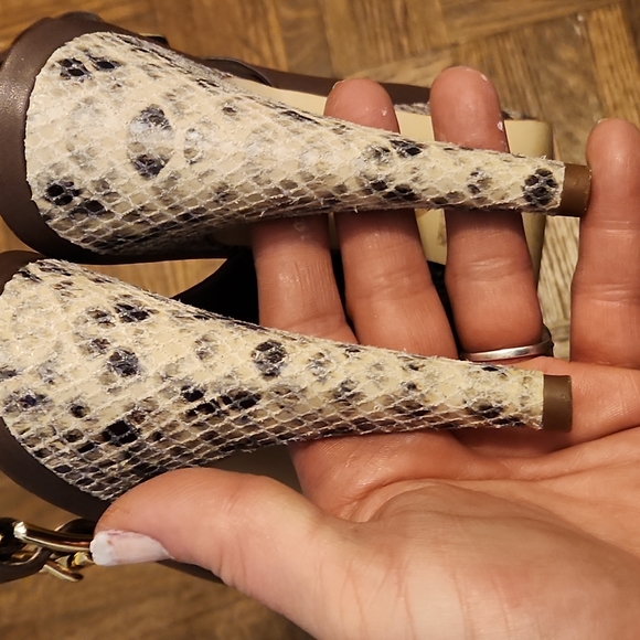 Really nice pair of MICHAEL Michael Kors heels. - Picture 5 of 6